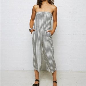 🍋 3/$25 American Eagle strapless jumpsuit